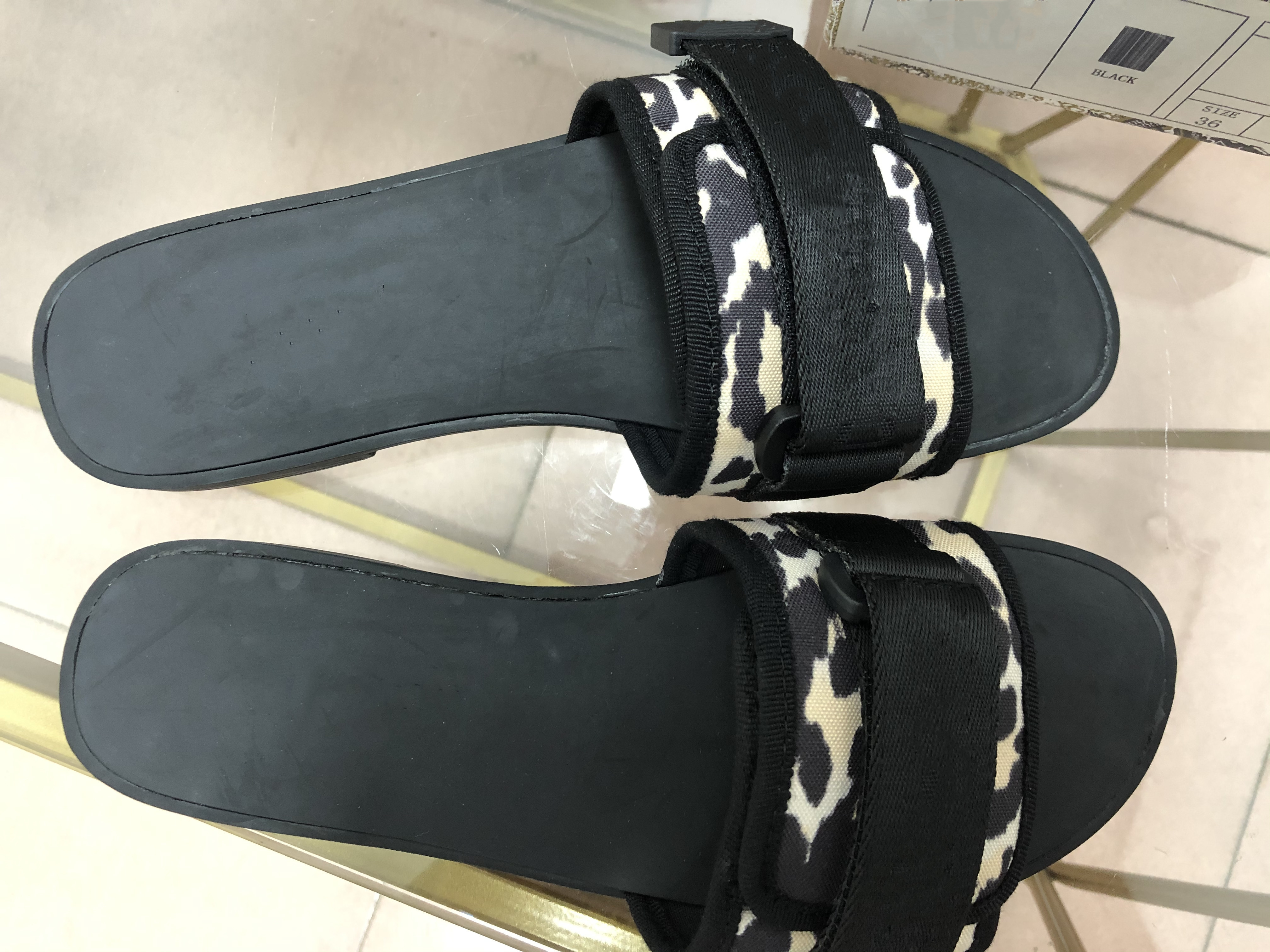 Luxury high quality slippers woven surface hook and loop fasteners design beach shoes highly recommended by the designer with a variety of c, Black
Luxury high quality slippers woven surface hook and loop fasteners design beach shoes highly recommended by the designer with a variety of c, Black
