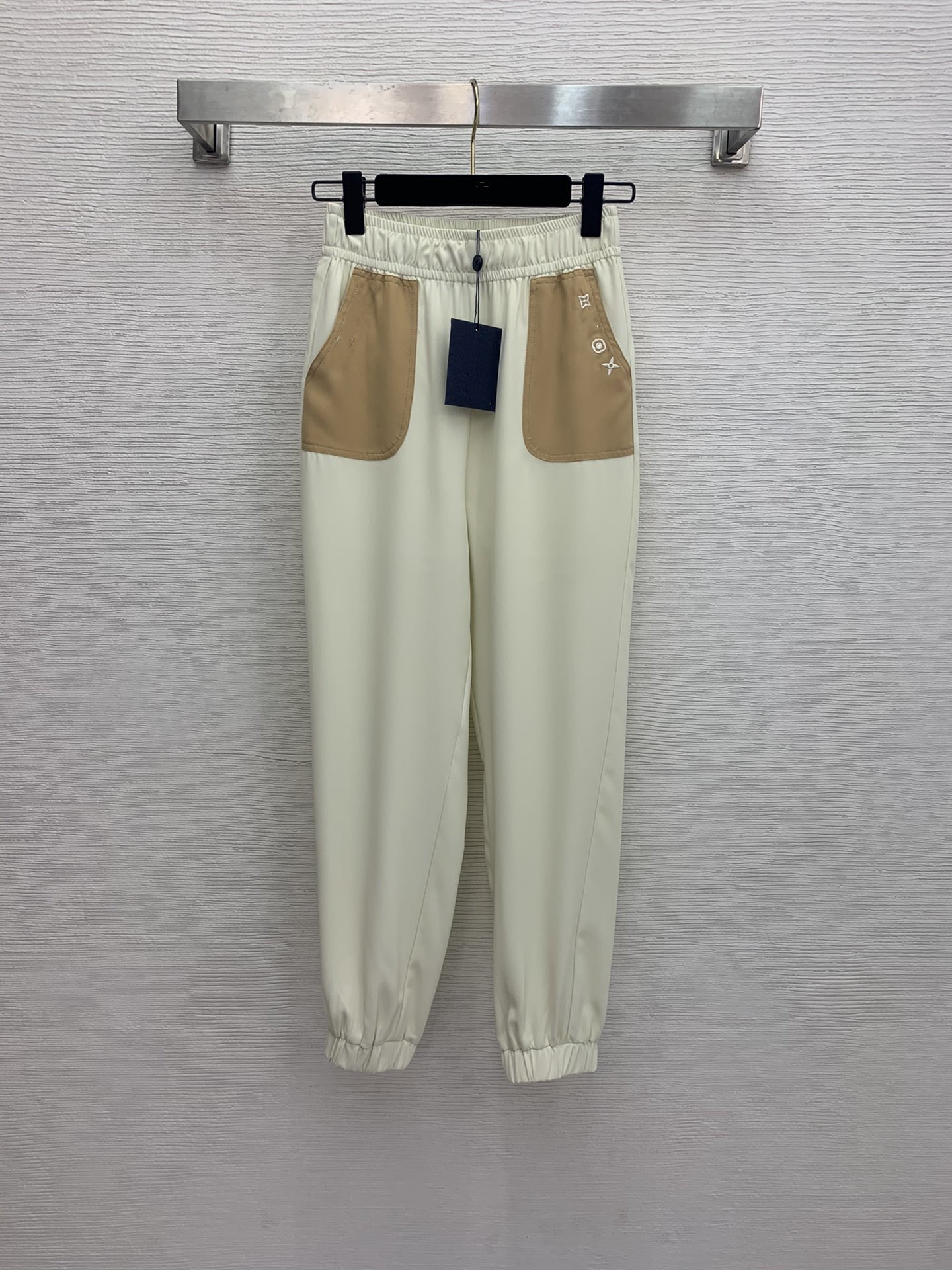Milan Runway Pants 2021 Fashion Letter Print Designer Women's Pants & Capris Brand Same Style Luxury Women's Pants 0418-8, Black;white
Milan Runway Pants 2021 Fashion Letter Print Designer Women's Pants & Capris Brand Same Style Luxury Women's Pants 0418-8, Black;white