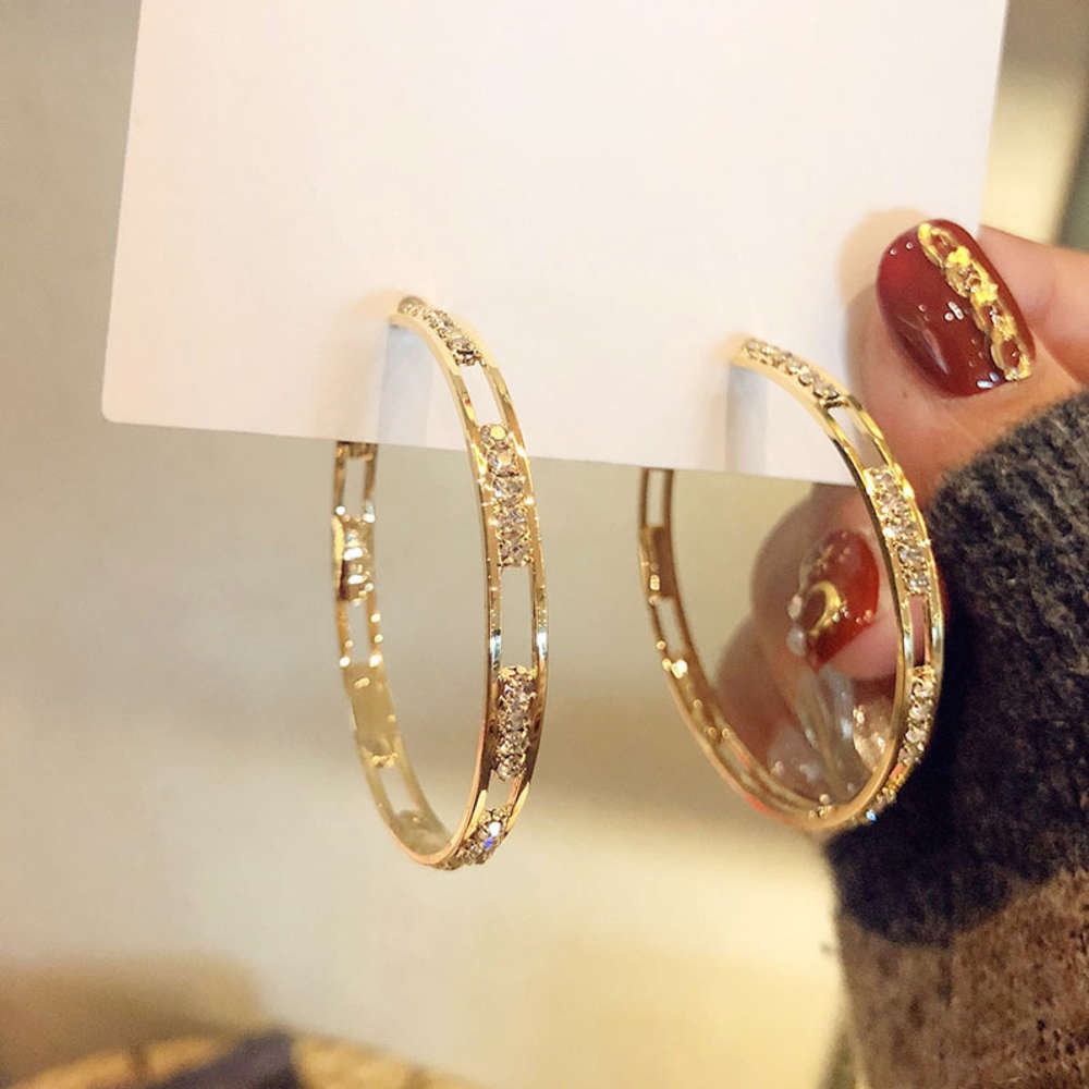 earrings Gold electroplating 925 silver needle exaggerated metal fashion personality earrings women's Earrings, Golden
earrings Gold electroplating 925 silver needle exaggerated metal fashion personality earrings women's Earrings, Golden