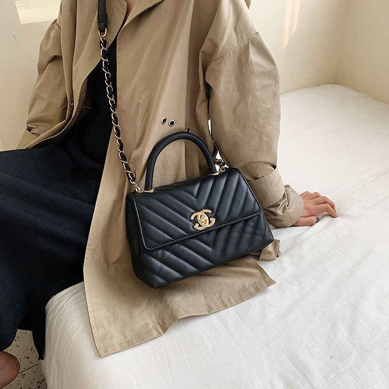 Women's Foreign Style 2021 Spring and Summer Lingge Messenger Chain Shoulder Bag Simple Fashion Handbag