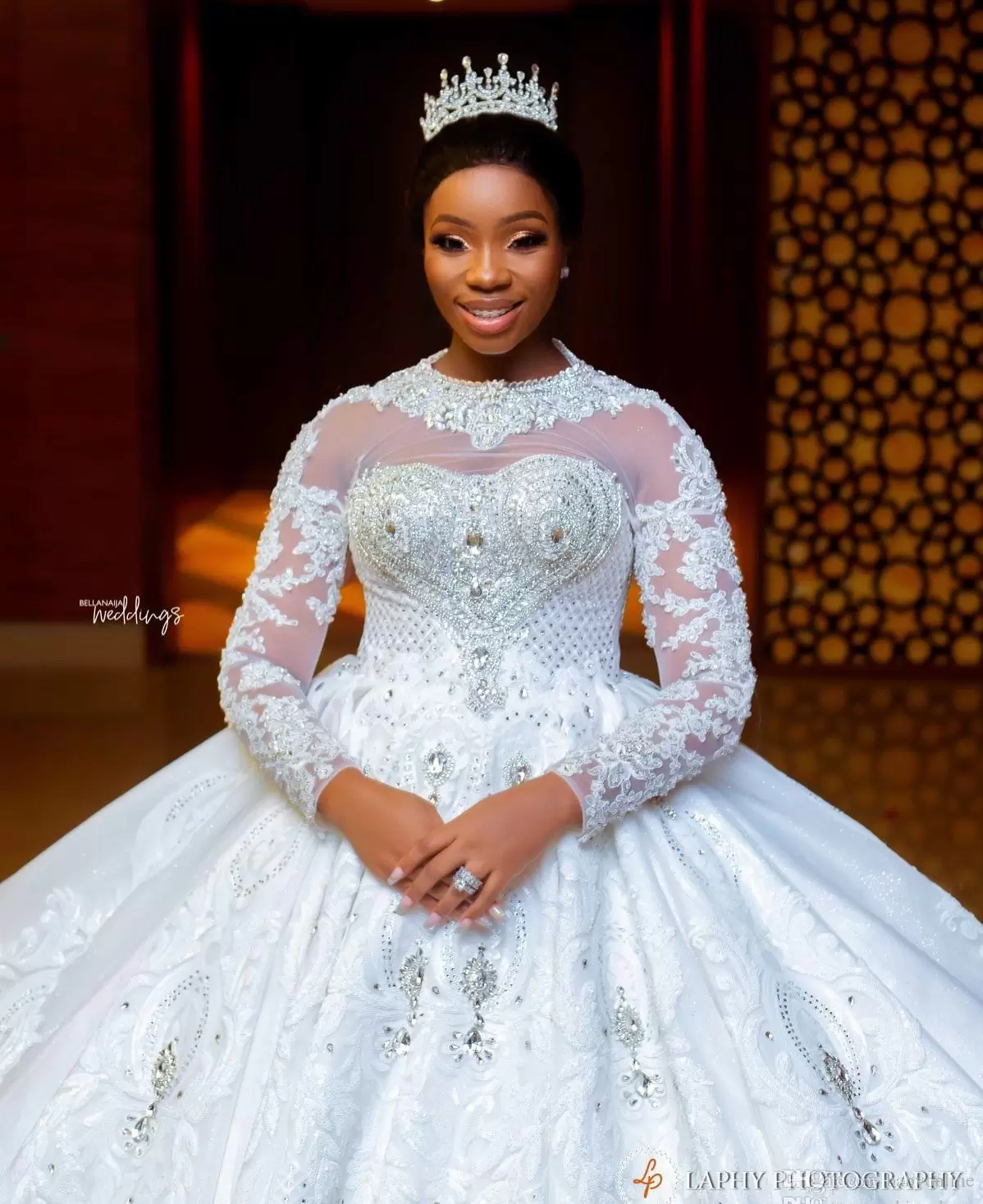 Wedding Long Sleeves Dresses Bridal Ball Gown Lace Applique Sweep Train Covered Buttons Back Jewel Neck Custom Made Plus Size Vestidos De Novia