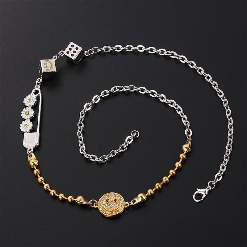 Pendant Necklaces Harajuku Dice Smilely Face Daisy Clip Pin Necklace For Women Men Punk Cute Party Gifts Vintage Choker
Pendant Necklaces Harajuku Dice Smilely Face Daisy Clip Pin Necklace For Women Men Punk Cute Party Gifts Vintage Choker