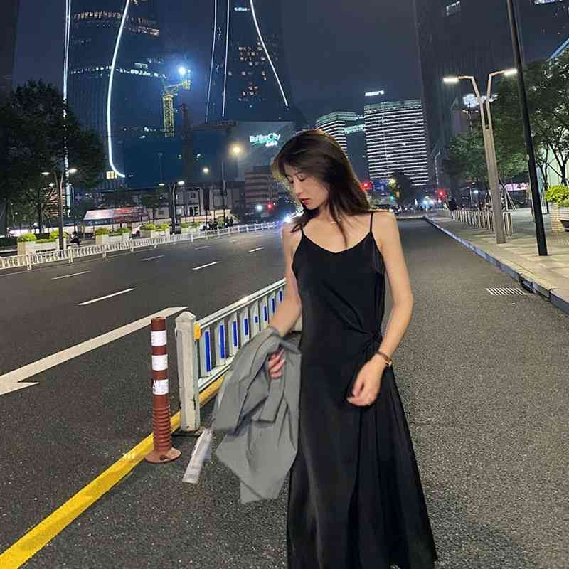 V-neck Sexy Elegant Dress Women Sleeveless Thin Slim Strap Dress Beach Party Dress Korean Office Lady Summer Chic 210521