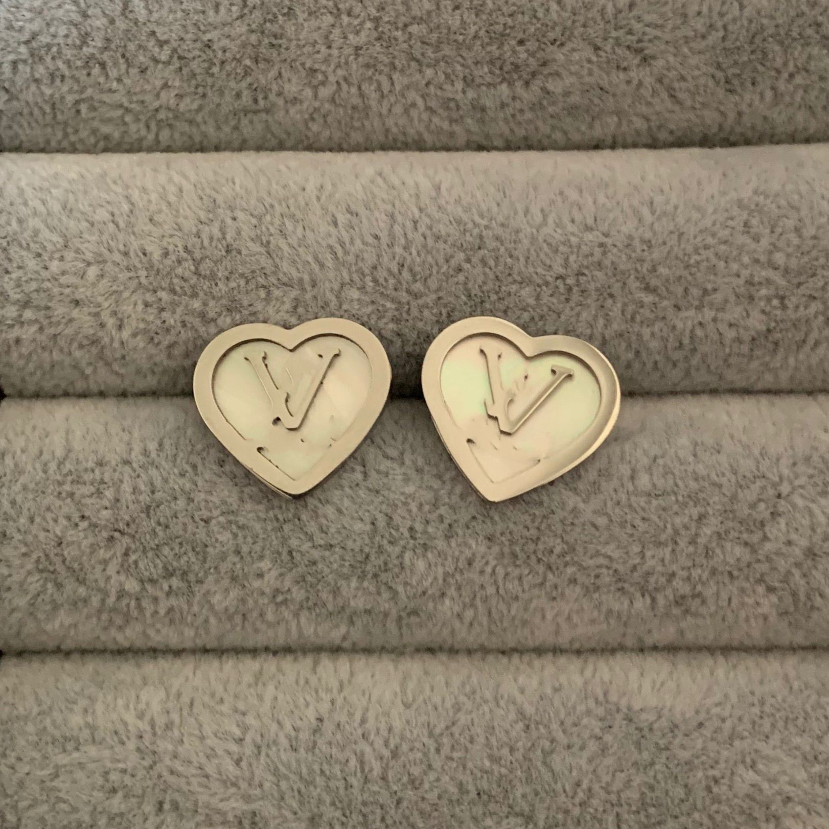 Never fade wholesale price love stud jewelry 18K rose gold silver plated heart shell lovers earrings for women men birthday gift lady, Golden;silver
Never fade wholesale price love stud jewelry 18K rose gold silver plated heart shell lovers earrings for women men birthday gift lady, Golden;silver