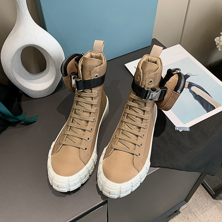 2021ss Men Women Luxury Designer Shoes Real Leather Fashion Trend Popular Trainers Sneakers size 35-44 Leisure Shoes With Dust Bag and Original Box, Black
2021ss Men Women Luxury Designer Shoes Real Leather Fashion Trend Popular Trainers Sneakers size 35-44 Leisure Shoes With Dust Bag and Original Box, Black