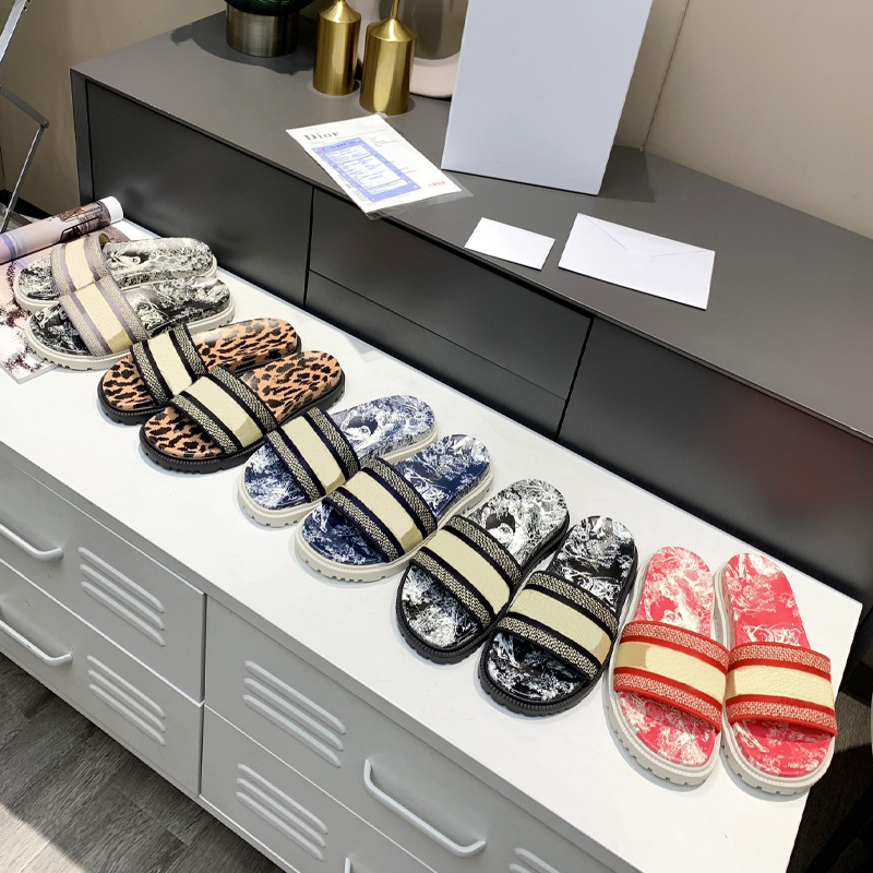 2021 designer dway cotton platform slippers women sandals denim ladies summer flat flops outdoor beach flip Black white womens embroidery ra
2021 designer dway cotton platform slippers women sandals denim ladies summer flat flops outdoor beach flip Black white womens embroidery ra