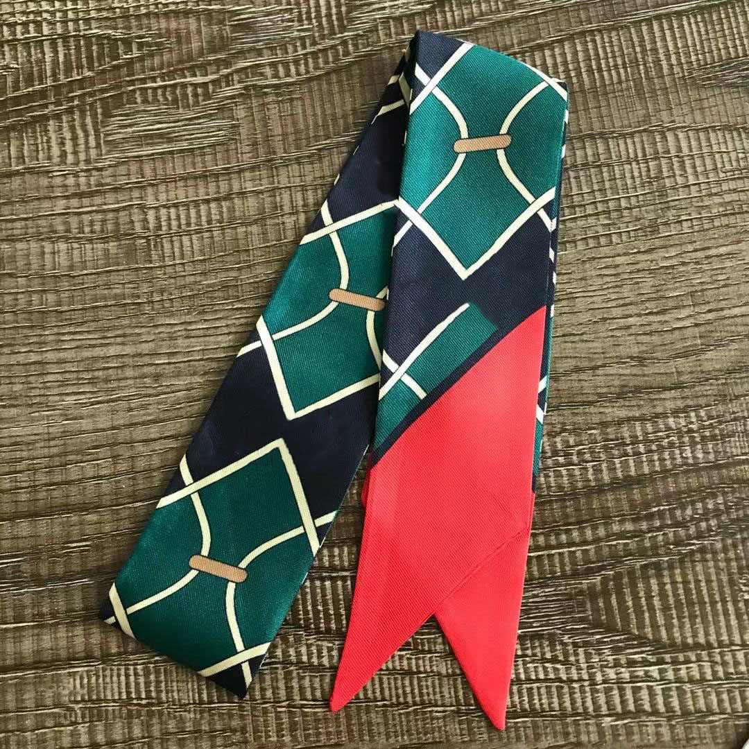 2022 Luxury Designer Design Woman's Scarf, Fashion letter Handbag Scarves, headband , Wraps size:8*120
2022 Luxury Designer Design Woman's Scarf, Fashion letter Handbag Scarves, headband , Wraps size:8*120