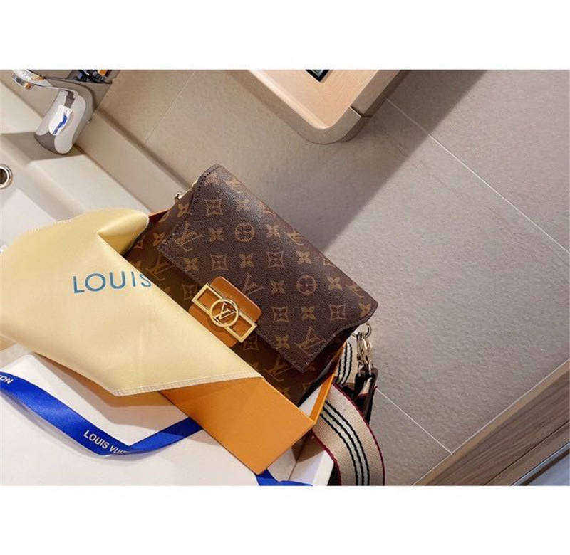 Fashion Crossbody Shoulder LV LOUIS VITTON HandBag Women Purse Messenger Bags Wallet Tote Clutch Bag Backpack Travel, Red;black
Fashion Crossbody Shoulder LV LOUIS VITTON HandBag Women Purse Messenger Bags Wallet Tote Clutch Bag Backpack Travel, Red;black