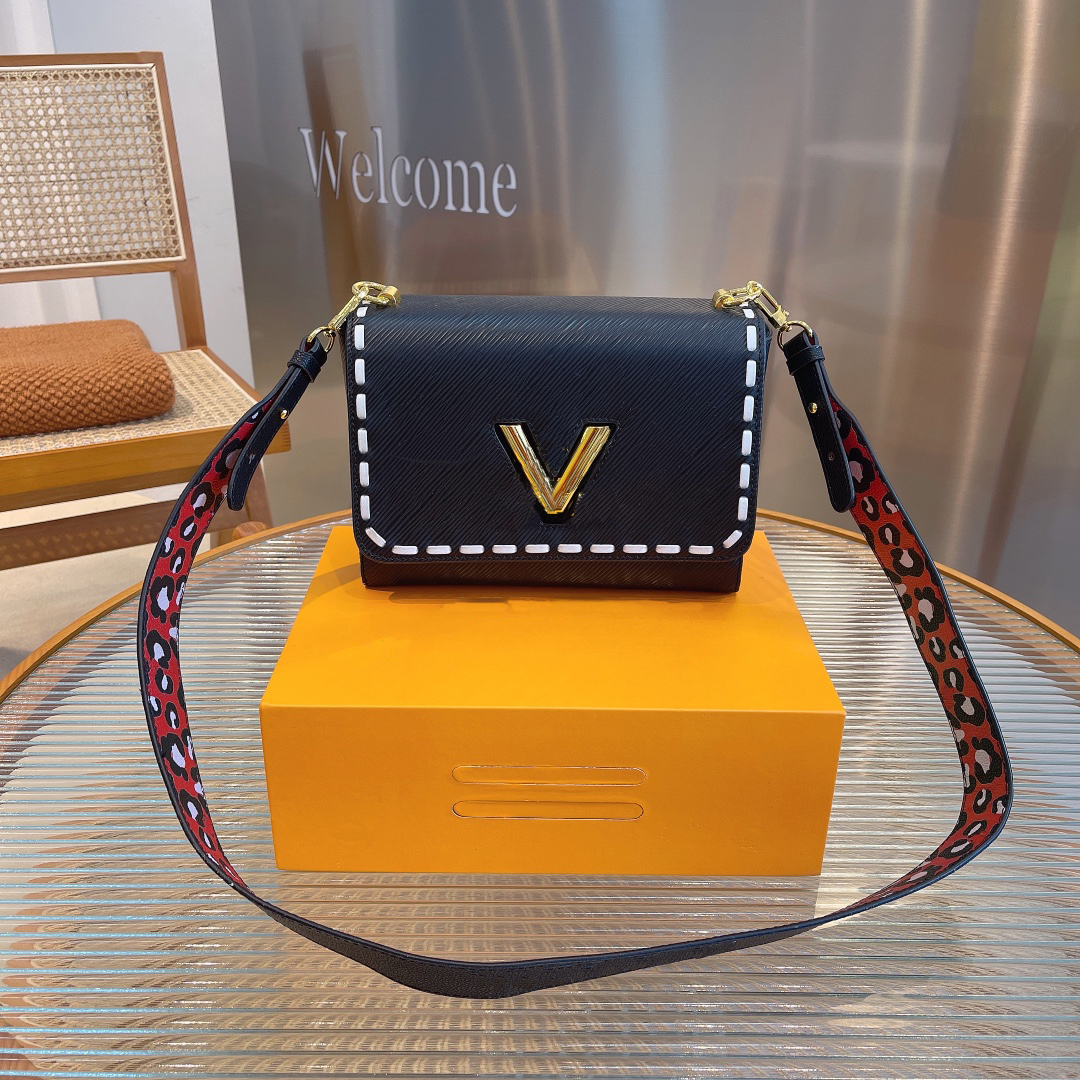 

Designer Crossbody Bags Letter Hasp Contrast Color Handbags Women Good Quality Stylish Twist And Twisty Chain Bags MultiColors Pleated Handle bag, Box