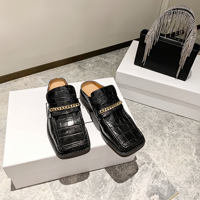 Embossing Genuine Leather Women Casual Half Slippers Shoe Sandals Designer Lady Brand Leisure Moccasins Sandal Good Quality Style1
Embossing Genuine Leather Women Casual Half Slippers Shoe Sandals Designer Lady Brand Leisure Moccasins Sandal Good Quality Style1