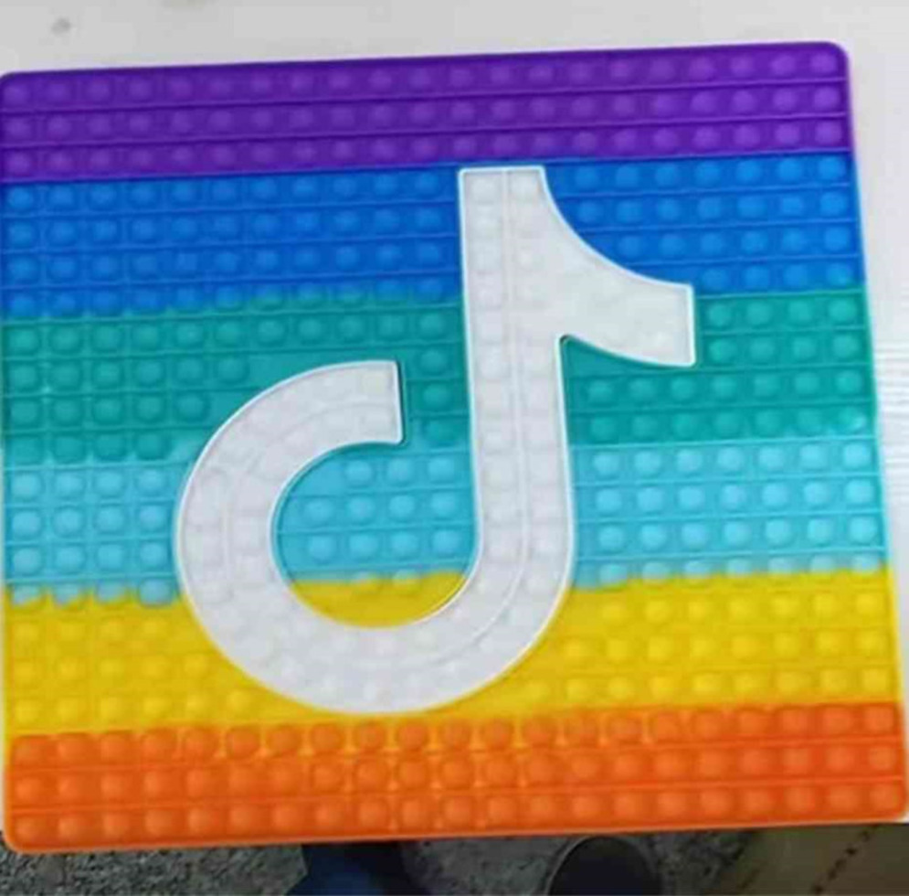 40*40CM Big large square fidget puzzle push pop board game kids toys jumbo sensory TIKTOK LOGO silicone puzzle decompression poo-its christmas gift G87CJ1E
40*40CM Big large square fidget puzzle push pop board game kids toys jumbo sensory TIKTOK LOGO silicone puzzle decompression poo-its christmas gift G87CJ1E