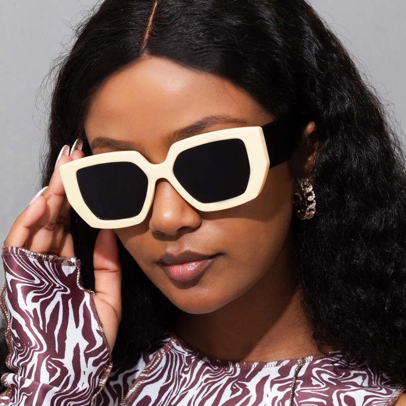 Fashion trend Retro Brand sunglasses for Women men Polygon frame ban designers UV400 Eyewear Sun Glasses wide-leg PC designer case With bag Star models Gift s21183
Fashion trend Retro Brand sunglasses for Women men Polygon frame ban designers UV400 Eyewear Sun Glasses wide-leg PC designer case With bag Star models Gift s21183