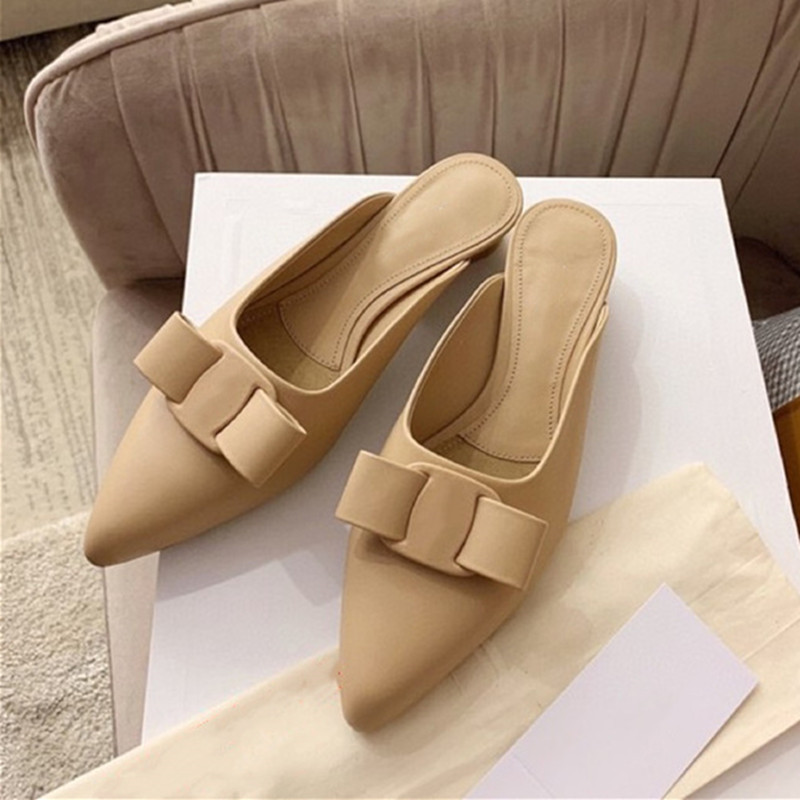 Top Quality Casual Slippers Low-heeled Sandals Luxury Designer Shoes Fashion Trend Bow Knot Pointed Toed Semi-Slippers With complete packaging, Black
Top Quality Casual Slippers Low-heeled Sandals Luxury Designer Shoes Fashion Trend Bow Knot Pointed Toed Semi-Slippers With complete packaging, Black