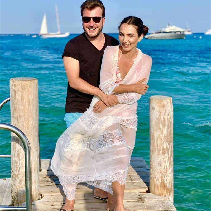 Swimwear Cover-ups Sexy V-neck Summer Beach Dress White Lace Tunic Women Plus Size Beachwear Swim Suit Cover Up Q988 210420