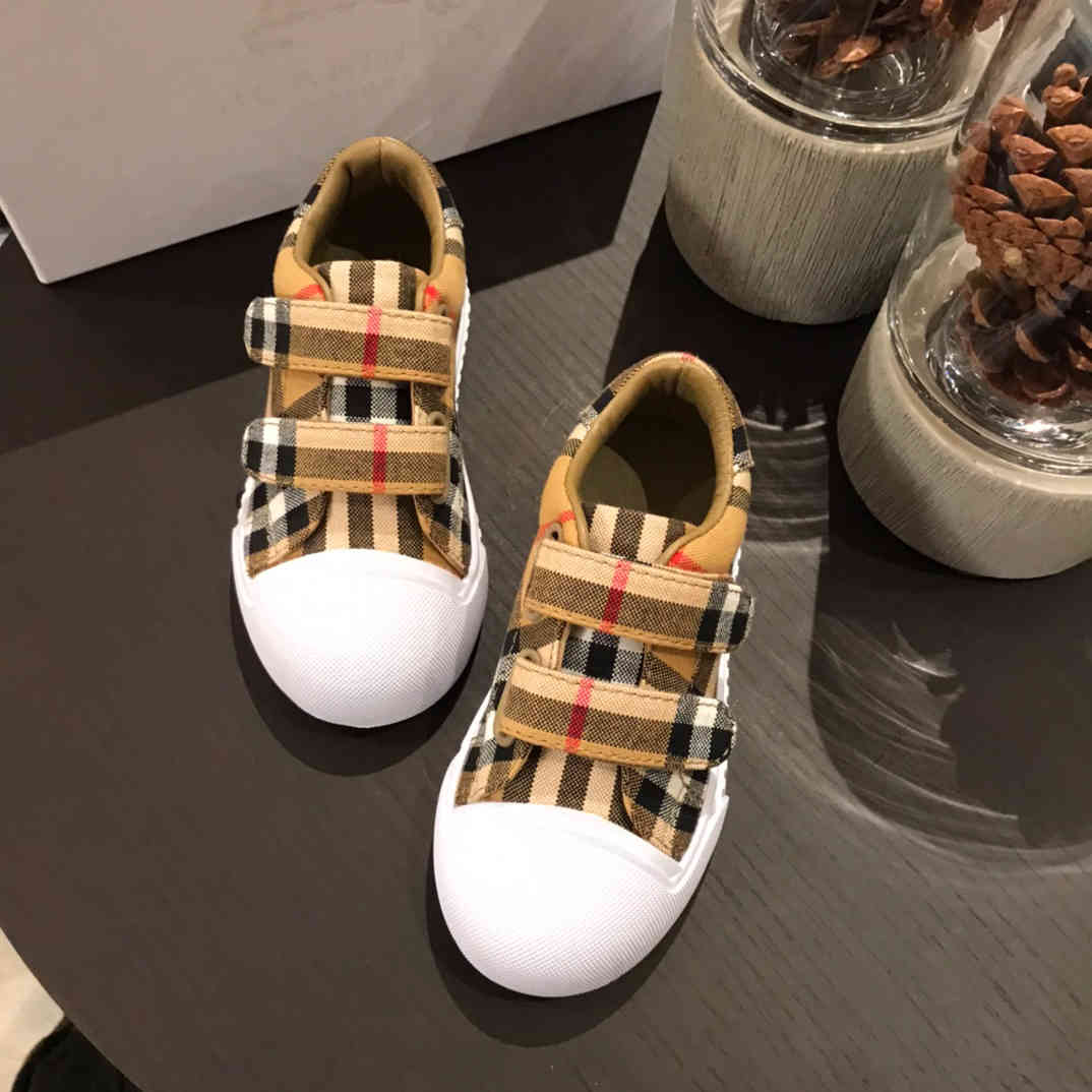 kids Plaid canvas shoes High-quality kids shoes Original classic check fabric Rubber shoe non-slip sole Anti-kick toe cap size 26-35, 01
kids Plaid canvas shoes High-quality kids shoes Original classic check fabric Rubber shoe non-slip sole Anti-kick toe cap size 26-35, 01