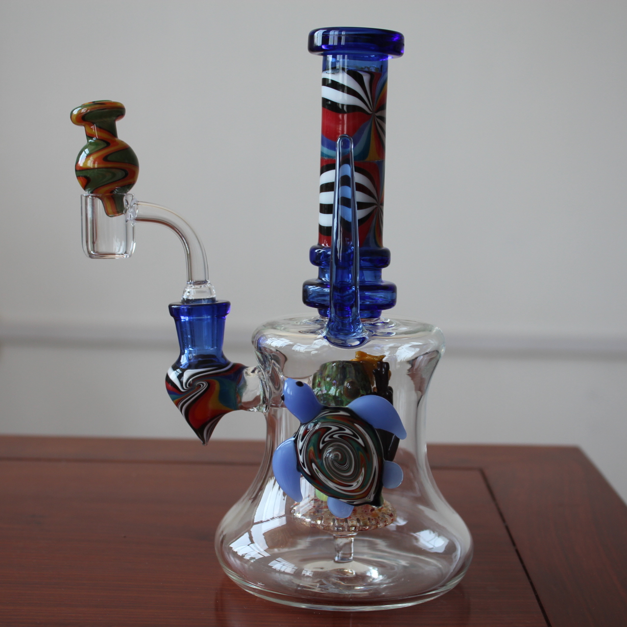 Smoke rigs glass bongs water pipe underwater world series of products with a quartz banger and color cap
Smoke rigs glass bongs water pipe underwater world series of products with a quartz banger and color cap