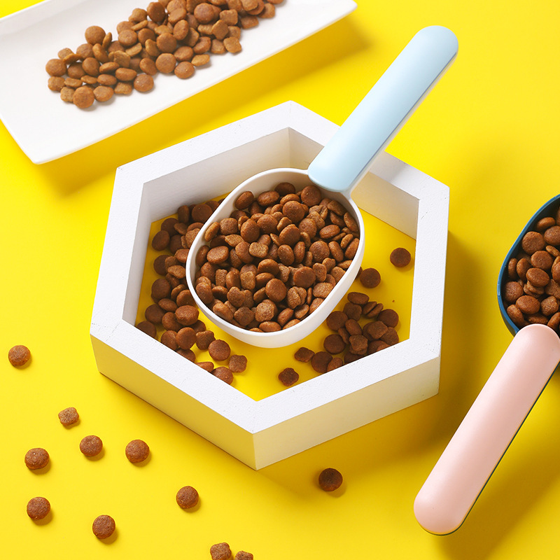 Multifunctional Dog Spoon Pet Feeding Spoon With Sealed Bag Clip Creative Measuring Cup Curved Design,Easy To Clean