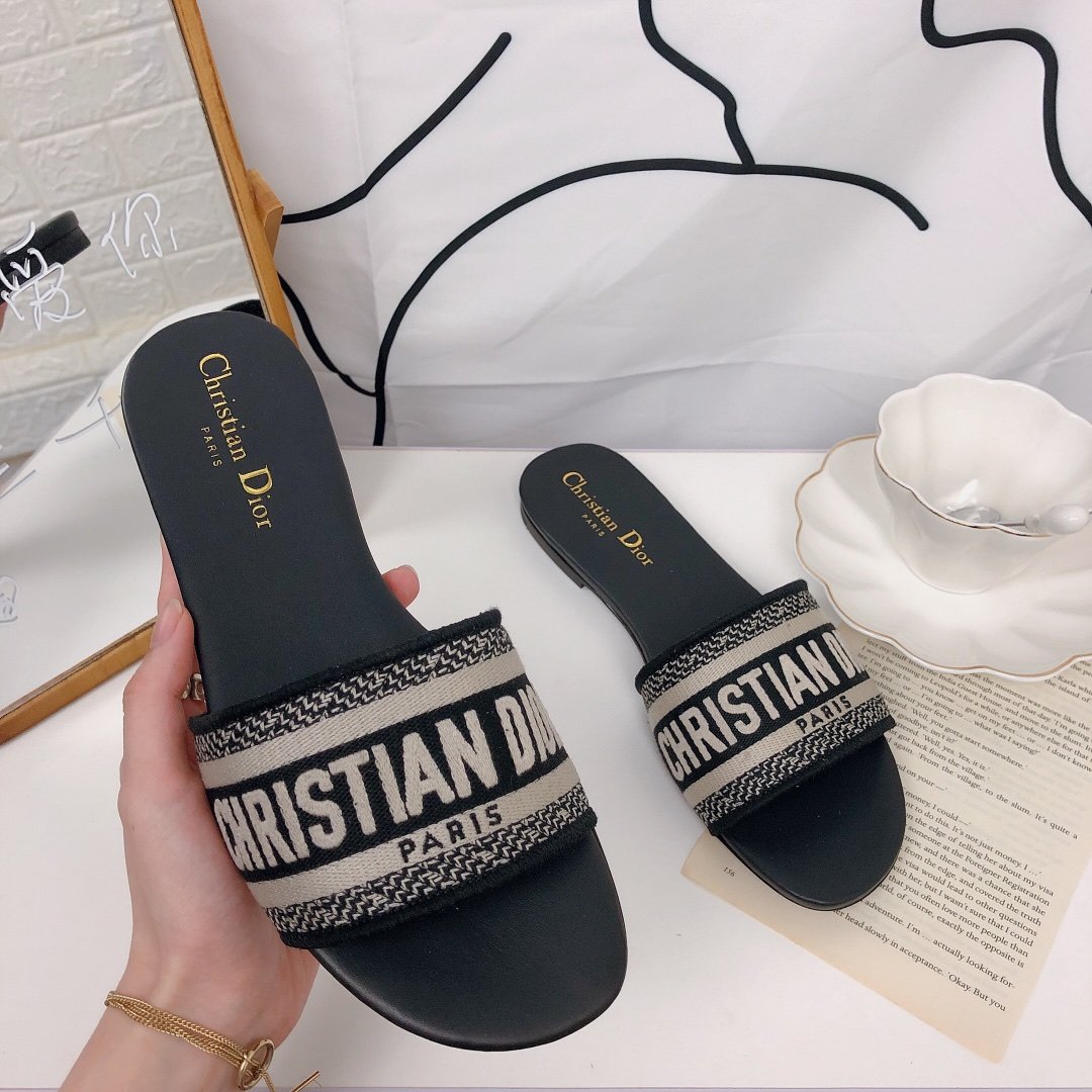 Designer Leather women Sandals Summer Flat Slipper fashion beach woman Big head Rainbow letters slippers with box, Color 6
Designer Leather women Sandals Summer Flat Slipper fashion beach woman Big head Rainbow letters slippers with box, Color 6