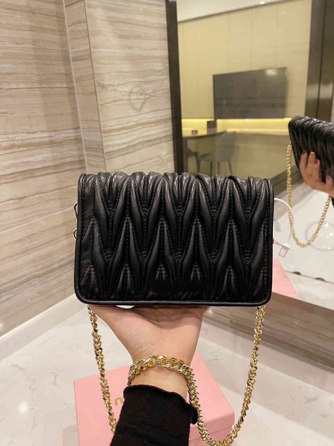 Cross Body Bags Women Wallet Fashion Purse High Qulity Handbag Gold Chain Pleated Leather Small And Light Clutch 1021, Pink
Cross Body Bags Women Wallet Fashion Purse High Qulity Handbag Gold Chain Pleated Leather Small And Light Clutch 1021, Pink