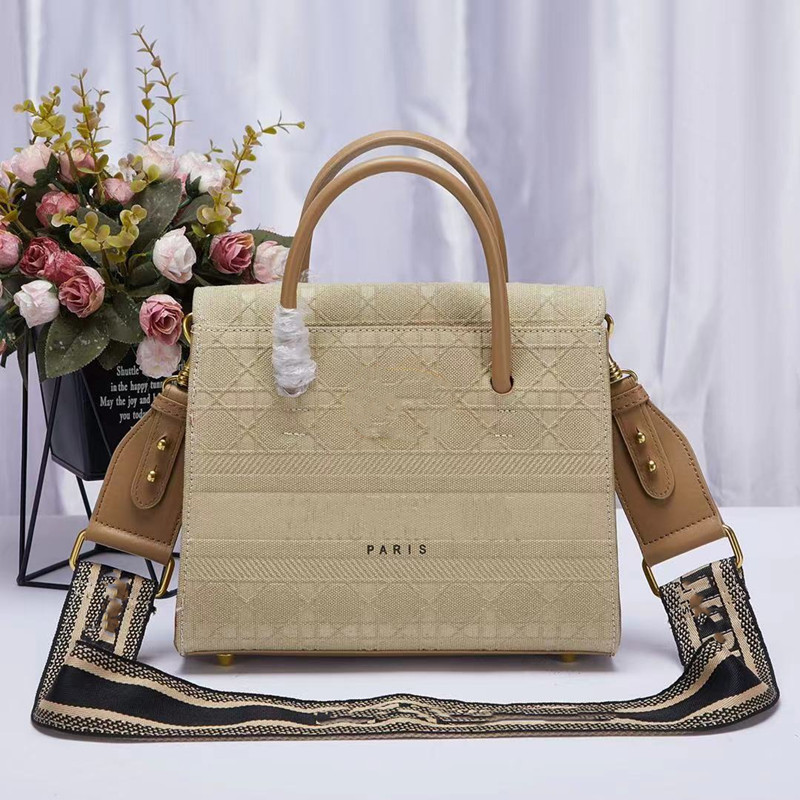 2021 women must-have Shoulder bags Luxurys Designers Handbags Classic Lattice Totes Fashion Boday handbag Clutch purses top quality Pochette, Pink
2021 women must-have Shoulder bags Luxurys Designers Handbags Classic Lattice Totes Fashion Boday handbag Clutch purses top quality Pochette, Pink