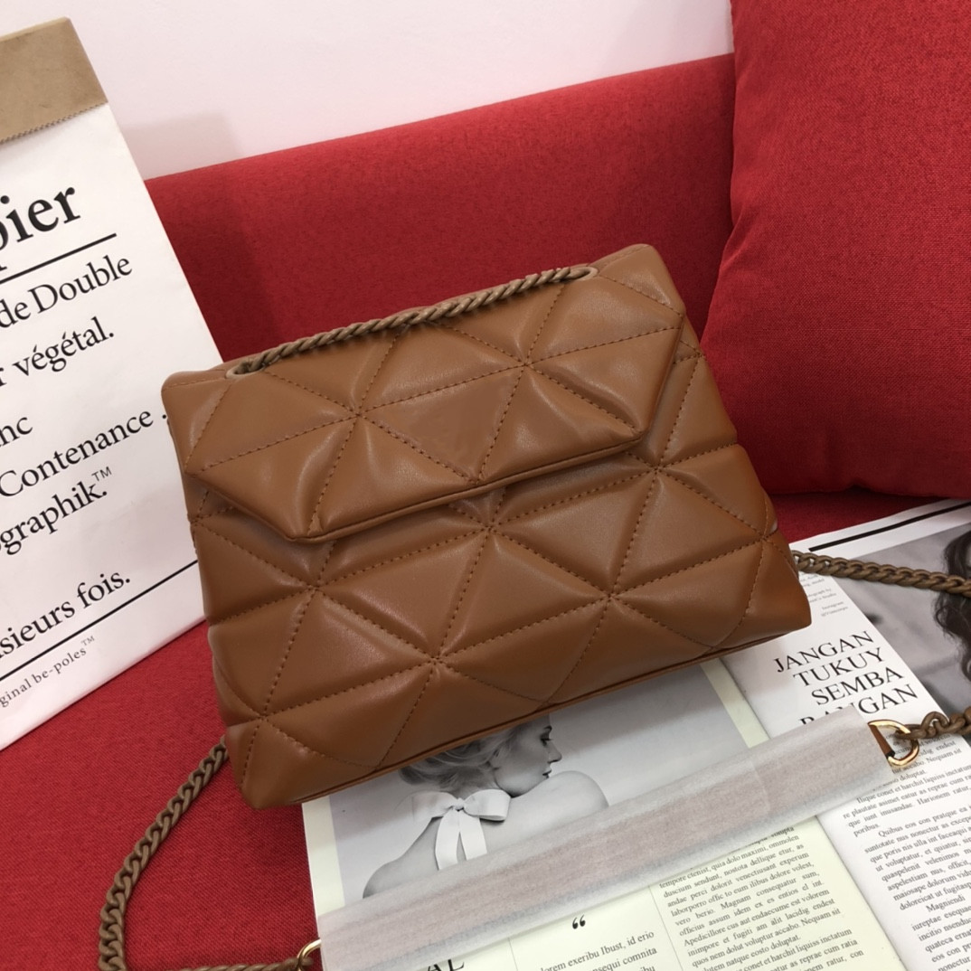 Complex hand embroidery of Shoulder Bags for women female purse wallet Luxury Designer handbag ladies in mirror brand fashions can cross and oneshoulder size22cm, Red
Complex hand embroidery of Shoulder Bags for women female purse wallet Luxury Designer handbag ladies in mirror brand fashions can cross and oneshoulder size22cm, Red