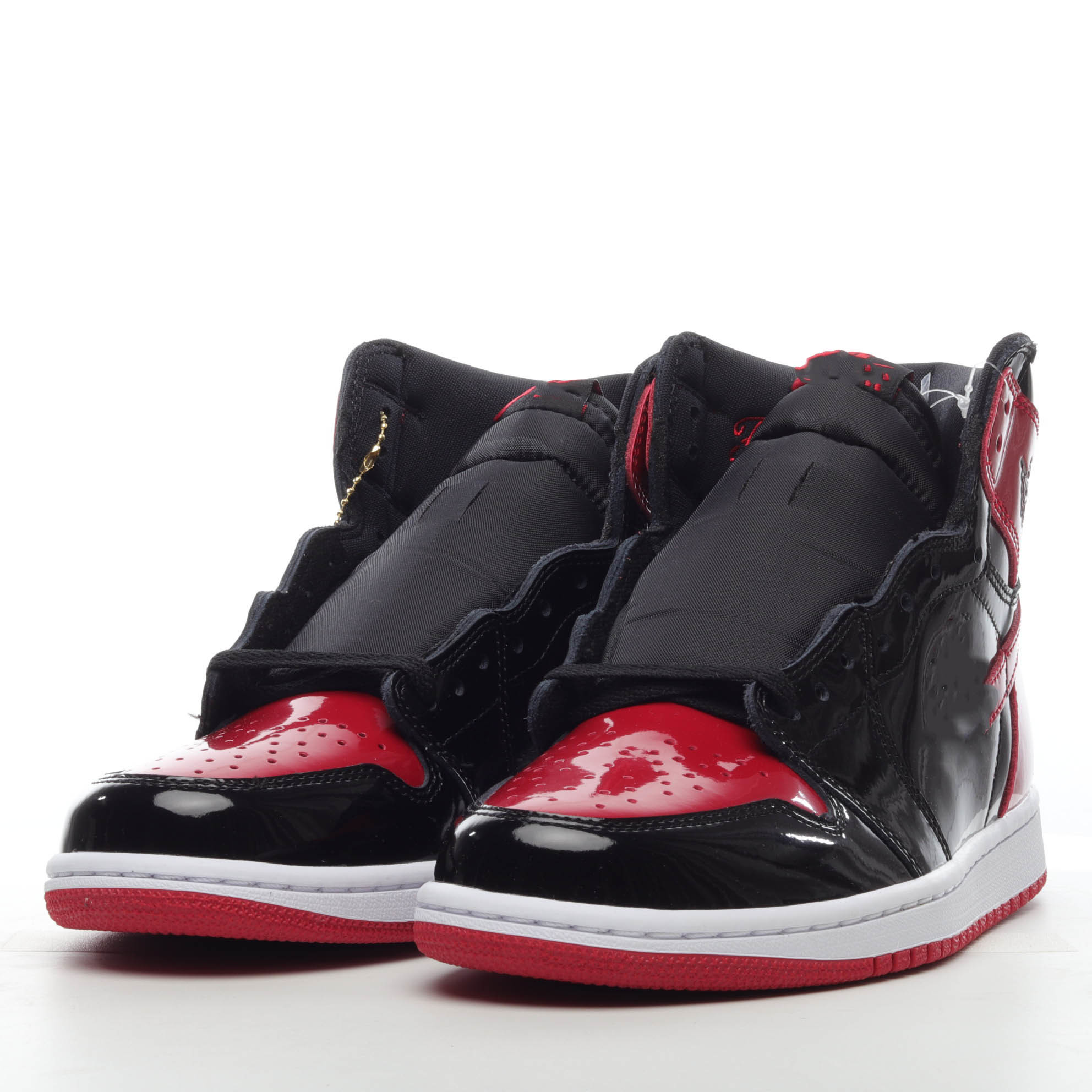 Bred Patent 1 High Cut OG Basketball Shoes Jumpman 1s Black White Varsity Red Patent Leather Trainers Sports
Bred Patent 1 High Cut OG Basketball Shoes Jumpman 1s Black White Varsity Red Patent Leather Trainers Sports