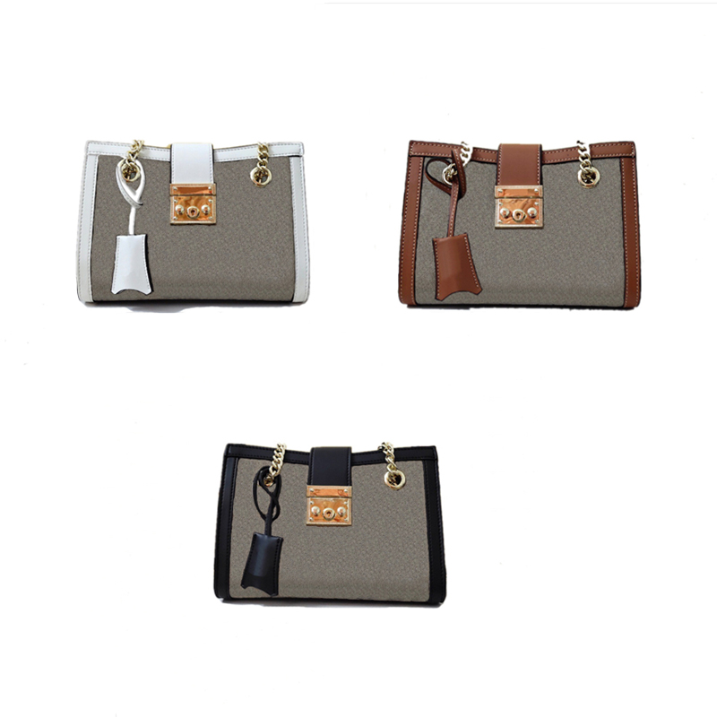 luxurys designers bags Crossbody Pochette Small shoulder bag with a key lock closure and chain straps
luxurys designers bags Crossbody Pochette Small shoulder bag with a key lock closure and chain straps