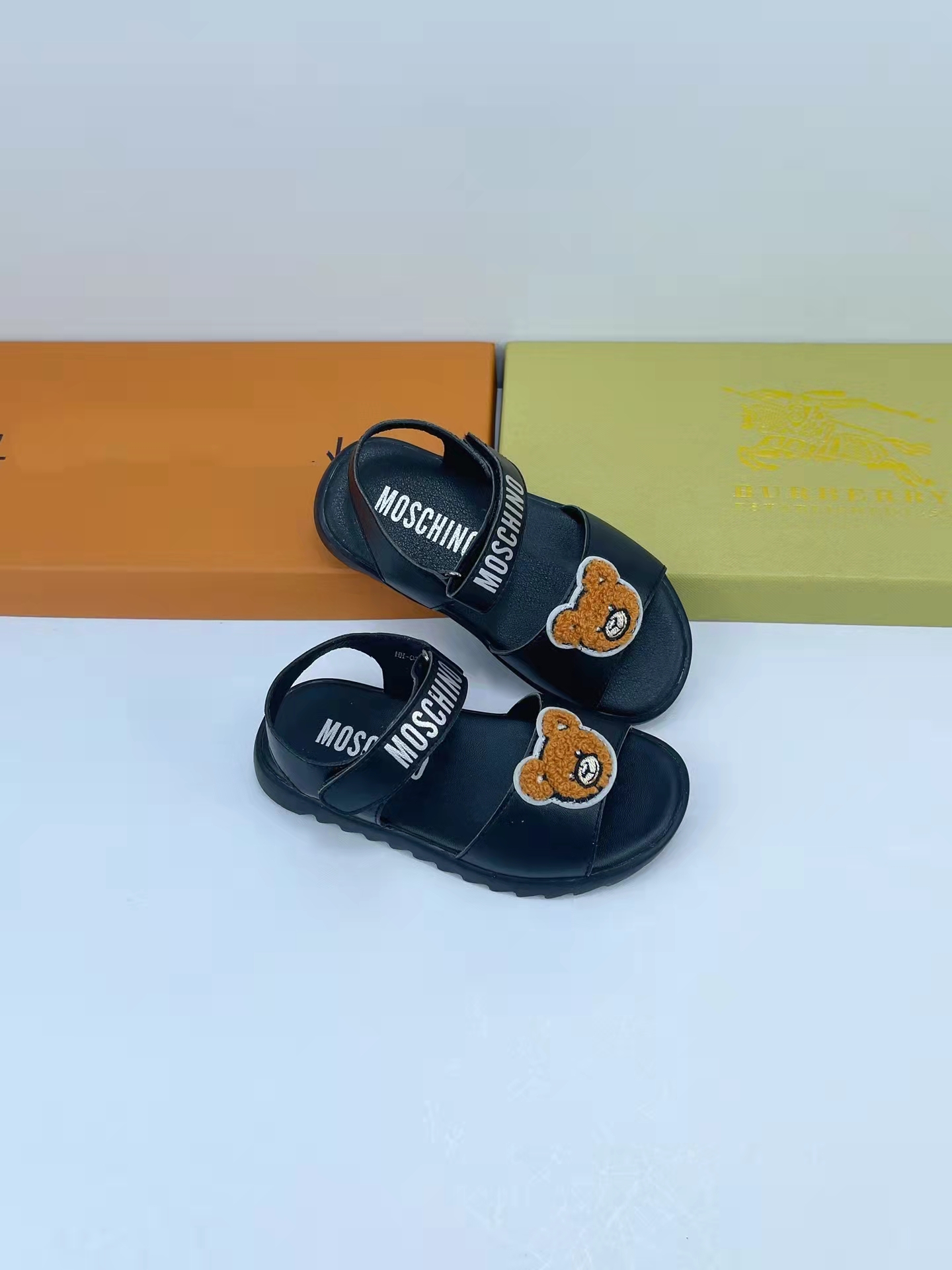kid fashion designer summer sandals set 26-35 black boy and white girl boutique shoes wholesale popular 2022
kid fashion designer summer sandals set 26-35 black boy and white girl boutique shoes wholesale popular 2022