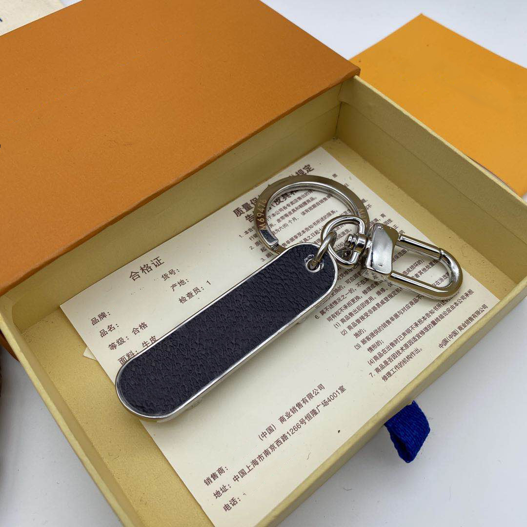 2021 Luxury keychains designer unisex key chain real leather with stainless steel keychain goods
2021 Luxury keychains designer unisex key chain real leather with stainless steel keychain goods