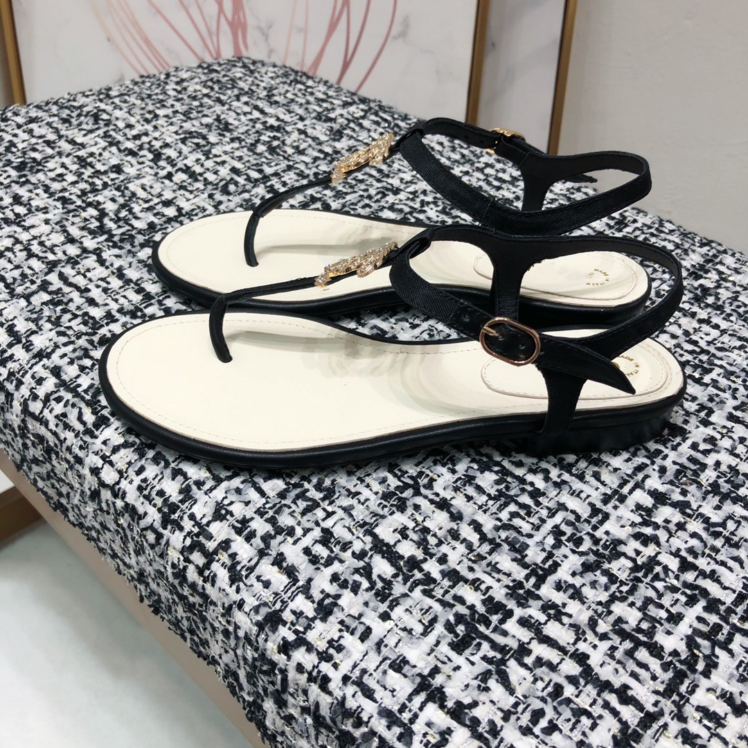 The latest clip toe women's sandals fashion classic electroplating gold button women's sandals size 35-40, Black
The latest clip toe women's sandals fashion classic electroplating gold button women's sandals size 35-40, Black
