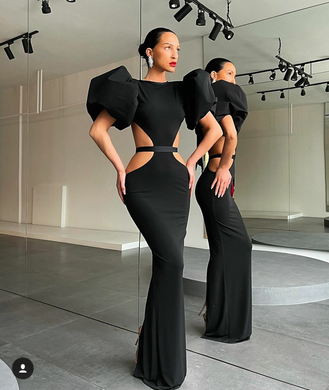 Open Back Black Prom Dresses Puffy Cap Sleeves Cutaway Sides Sexy Evening Formal Party Second Reception Gowns