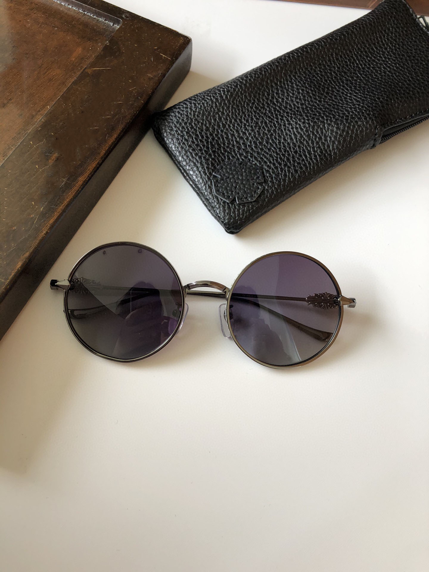 HEARTS GORGINA-I TOP Original high quality Designer Sunglasses for mens womens new selling world famous Classic retro super luxury brand eye, White;black
HEARTS GORGINA-I TOP Original high quality Designer Sunglasses for mens womens new selling world famous Classic retro super luxury brand eye, White;black