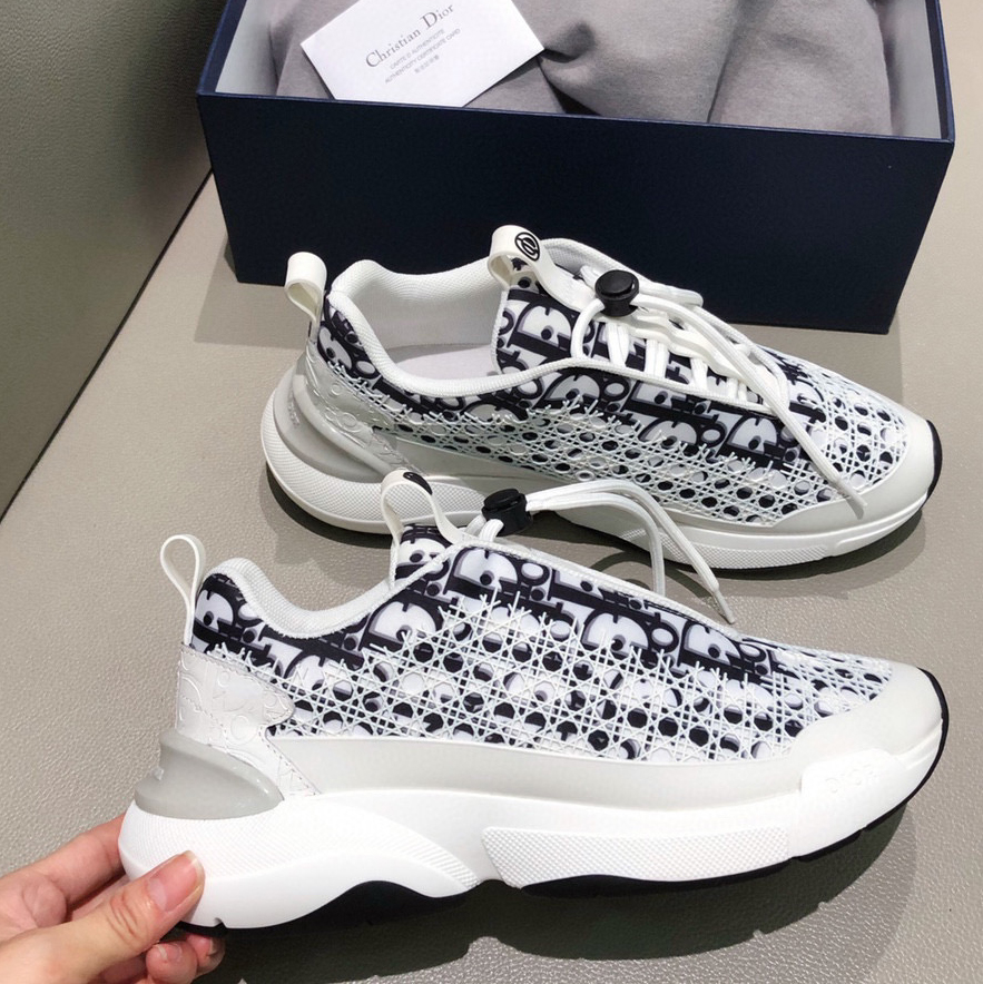 Designer B24 Sneakers Men Women Oblique Canvas Shoes Top Quality Cannage Motif Black Printing Casual Shoe White Rubber Pull Tab Platform Trainers
Designer B24 Sneakers Men Women Oblique Canvas Shoes Top Quality Cannage Motif Black Printing Casual Shoe White Rubber Pull Tab Platform Trainers