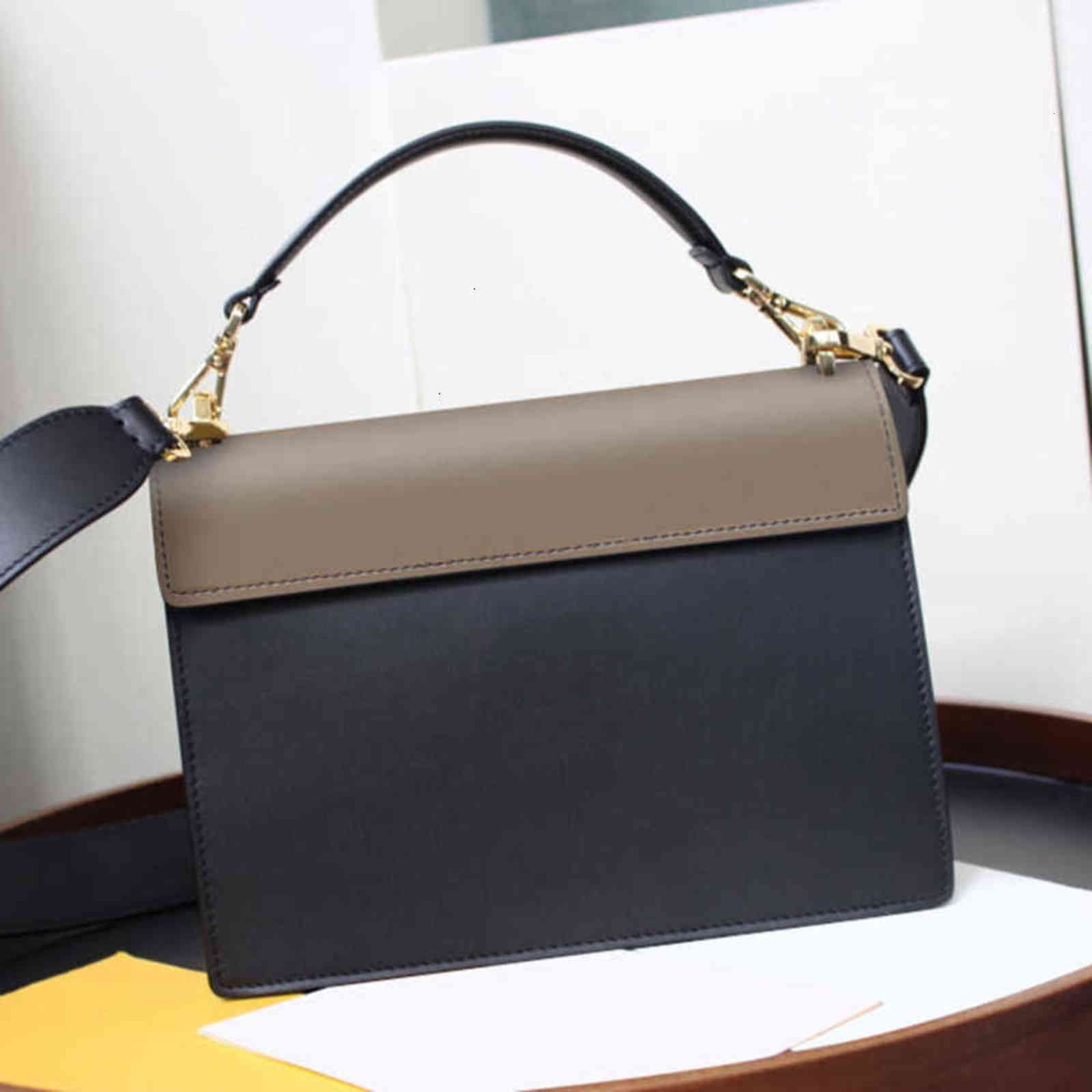7A+Fashion New style Clamshell handbag 31595 Double rivet fastening Decorative two color plexiglass The shoulder straps are removable1th
7A+Fashion New style Clamshell handbag 31595 Double rivet fastening Decorative two color plexiglass The shoulder straps are removable1th