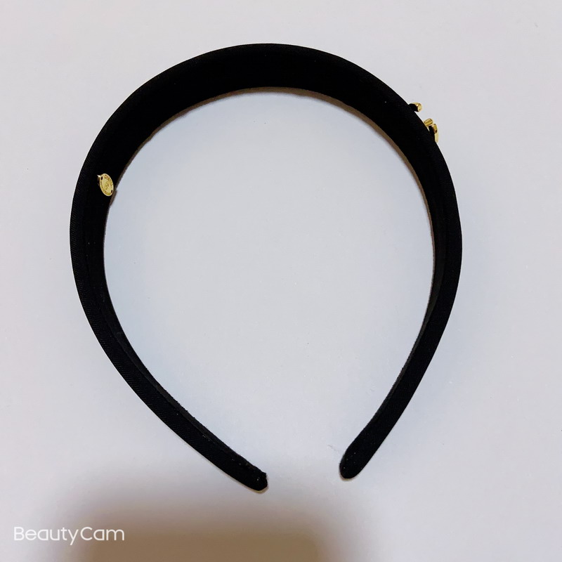 New items Luxury fashion Hair Accessories collection classic balck headband with metal C symbol classic hairband for VIP party gift, Silver
New items Luxury fashion Hair Accessories collection classic balck headband with metal C symbol classic hairband for VIP party gift, Silver
