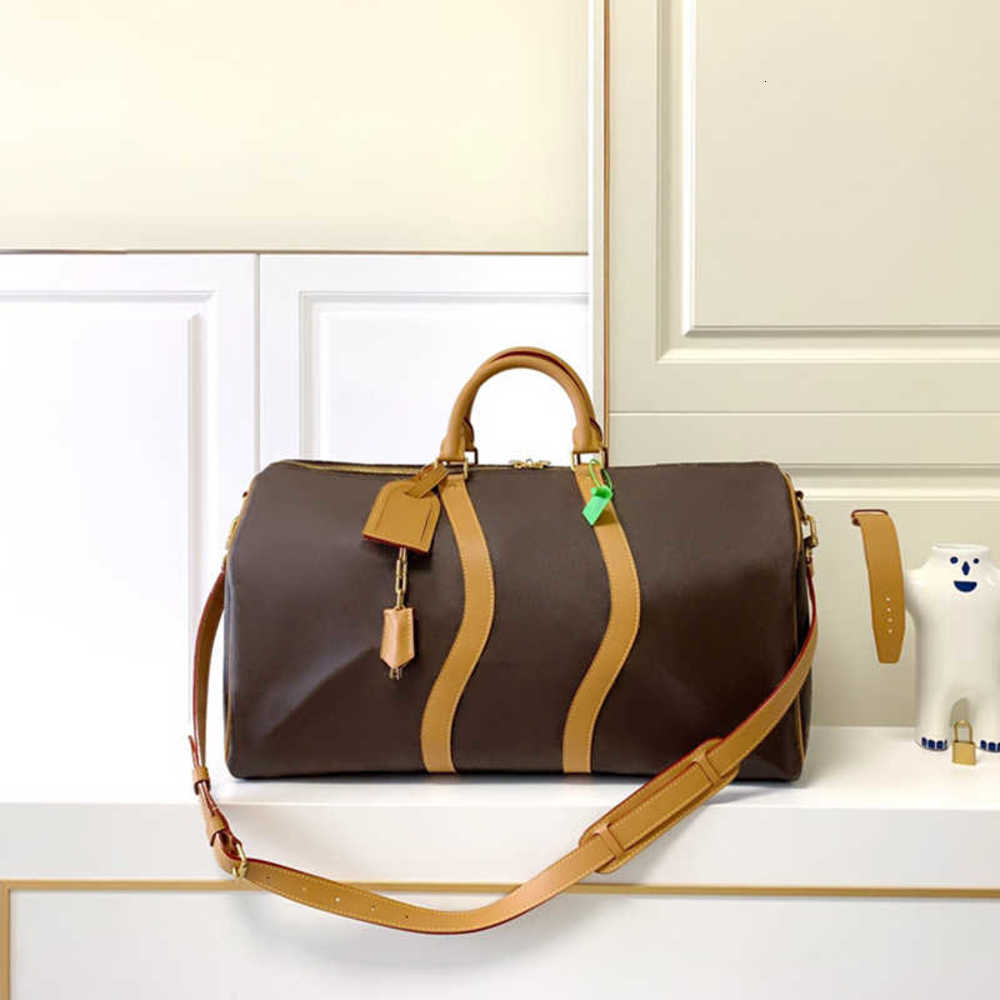 7A+Designers 2021 New style 58669 backpack High quality leather Interior Slot Pocket The details of the handmade edges are exquisite Simple and easy bag
7A+Designers 2021 New style 58669 backpack High quality leather Interior Slot Pocket The details of the handmade edges are exquisite Simple and easy bag