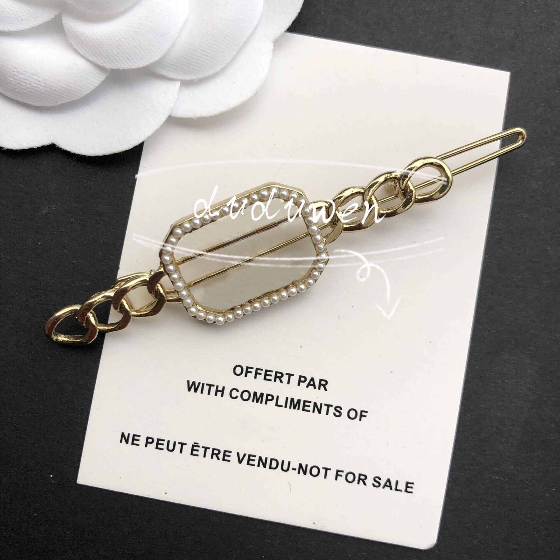 7X1.8cm C lady Fashion gold color metal hair clips Classic rhinestones design stone 2C hairpins collection accessories paper card
7X1.8cm C lady Fashion gold color metal hair clips Classic rhinestones design stone 2C hairpins collection accessories paper card
