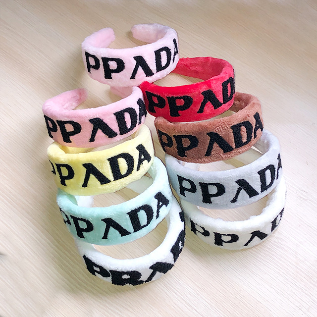 Autumn Winter Luxury Brand Designer Letter Printing Headband Candy Color Plush Cashmere Hairband Women Sponge Embroidery Wide Edge Hair Hoop Headwrap Accessories
Autumn Winter Luxury Brand Designer Letter Printing Headband Candy Color Plush Cashmere Hairband Women Sponge Embroidery Wide Edge Hair Hoop Headwrap Accessories