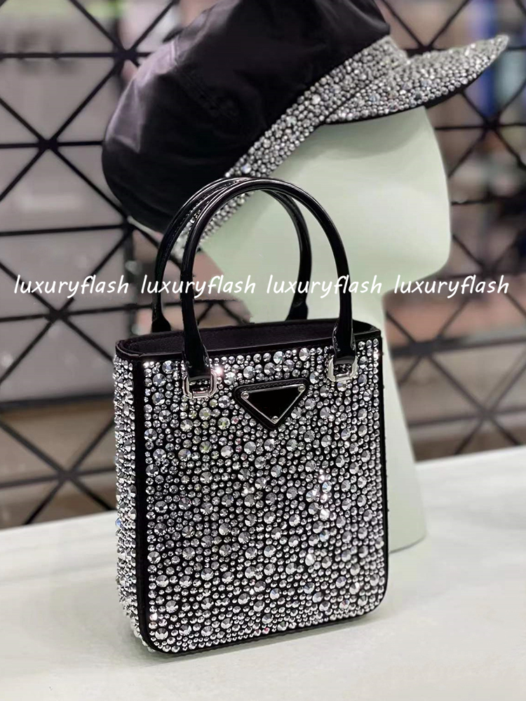 Womens Designers Crystal Evening Bag Tote Luxurys Handbags Silk Diamond Small Black Shiny Bling High Quality 2022 Ladies Shouler Crossbody Bags, Box(not sold separately)
Womens Designers Crystal Evening Bag Tote Luxurys Handbags Silk Diamond Small Black Shiny Bling High Quality 2022 Ladies Shouler Crossbody Bags, Box(not sold separately)