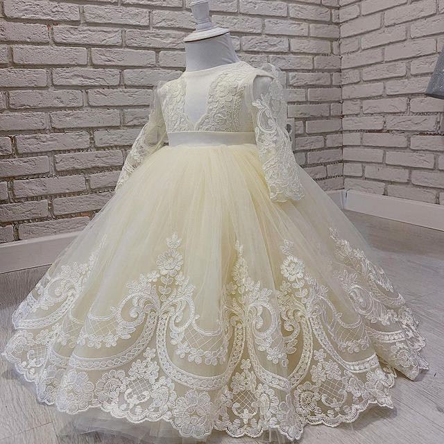 2021 Ivory Lace Flower Girl Dresses Ball Gown Long Sleeves Vintage Lilttle Kids Birthday Pageant Weddding Gowns