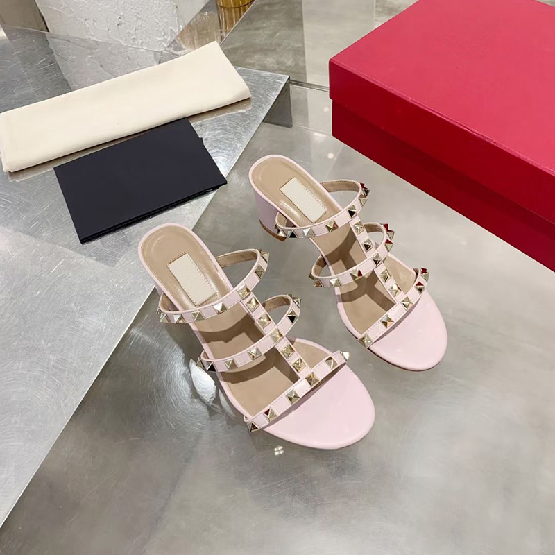 Luxury Designer Sandals high heels pink 2021 summer fashion rivet slide leather thick heel hollow sexy large women's slippers 5.5cm, Black
Luxury Designer Sandals high heels pink 2021 summer fashion rivet slide leather thick heel hollow sexy large women's slippers 5.5cm, Black