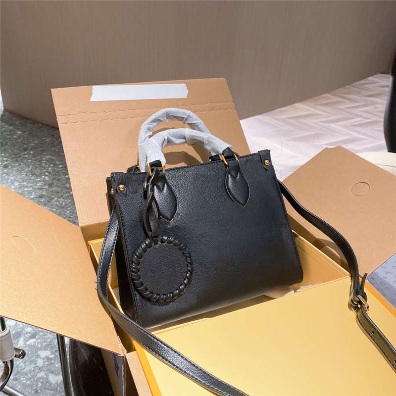 21SS Famale Totes Letter Embossing Handbags Stylish Big Capacity Crossbody Ladies Bags 4 Colors Shopping Bag, Price difference
21SS Famale Totes Letter Embossing Handbags Stylish Big Capacity Crossbody Ladies Bags 4 Colors Shopping Bag, Price difference
