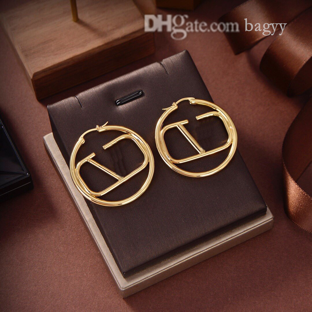 Luxury Stud Earrings Designer Love Earring Letter V Screw earring Party Wedding Couple Valentinoes Gift Fashion Jewelry high-quality dfg
Luxury Stud Earrings Designer Love Earring Letter V Screw earring Party Wedding Couple Valentinoes Gift Fashion Jewelry high-quality dfg