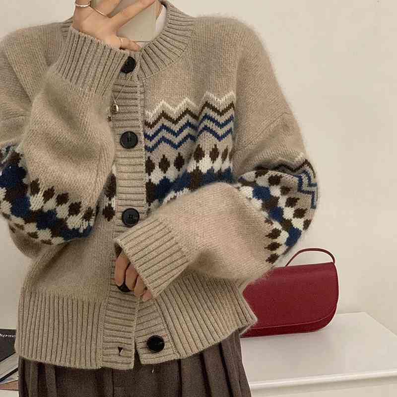 Japanese gentle blouse women's lazy sweater cardigan wear retro knitted pullover design niche coat 210525, Beige
Japanese gentle blouse women's lazy sweater cardigan wear retro knitted pullover design niche coat 210525, Beige