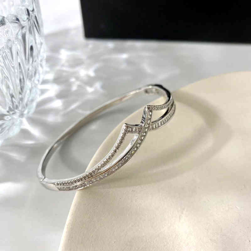 Charm Bracelets Fashion Creative Personalized Women's Diamond Inlaid Crown Ins Simple Temperament, Artistic Elegance, Send Girlfriend