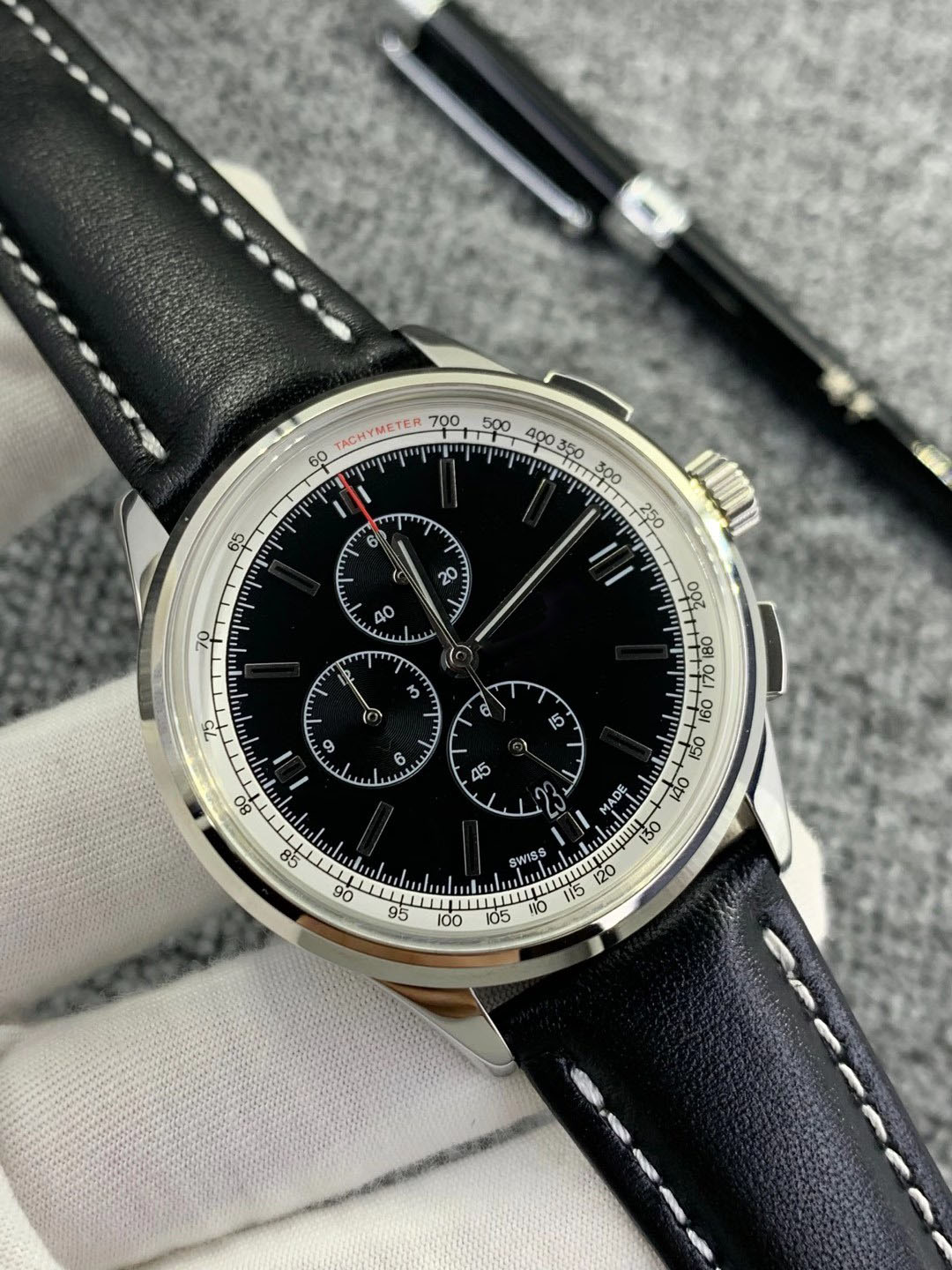 N Quality Right Hand Watches Men Premier 42MM Black Dial Japan Movement VK Watch Quartz Chronograph Leather Strap Floding Clasp Mens Dress On Fast Track Wrist, No send watch for shipping
N Quality Right Hand Watches Men Premier 42MM Black Dial Japan Movement VK Watch Quartz Chronograph Leather Strap Floding Clasp Mens Dress On Fast Track Wrist, No send watch for shipping