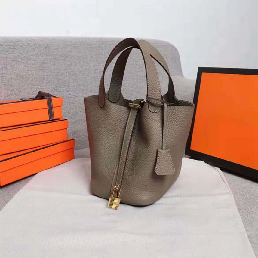 2021 Women Totes handbag Luxurious Designers Vegetable basket handbags shoulder With Original box and Serial Number 18cm/22cm 07, Original bag
2021 Women Totes handbag Luxurious Designers Vegetable basket handbags shoulder With Original box and Serial Number 18cm/22cm 07, Original bag