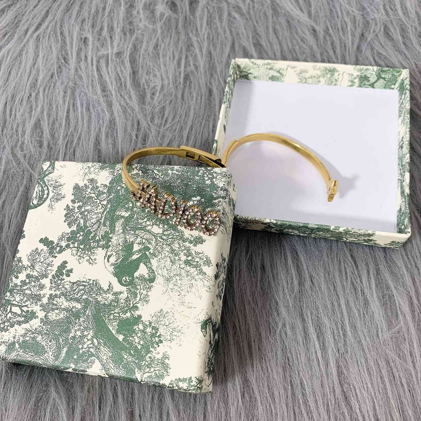 D family 20 new star bracelet female Dijia Internet celebrity same letter open bracelet
D family 20 new star bracelet female Dijia Internet celebrity same letter open bracelet