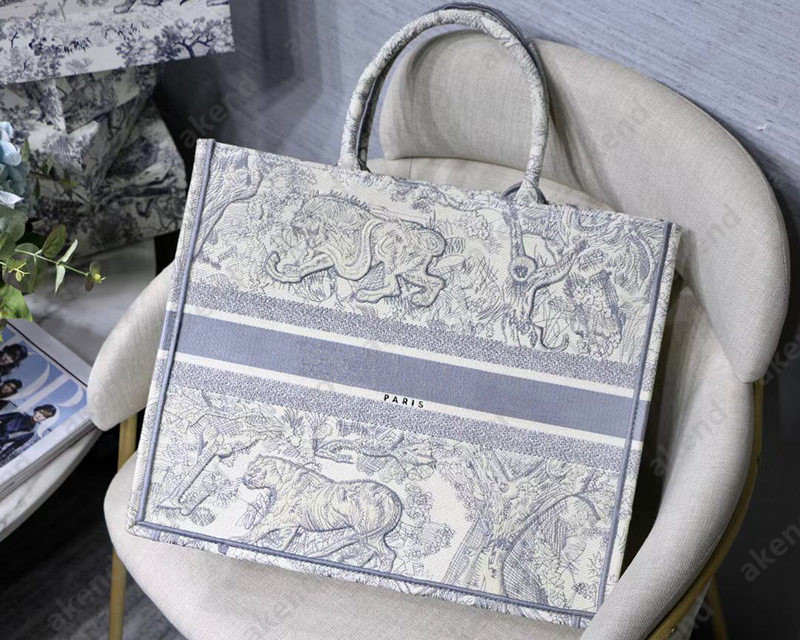 High quality Luxurys original embroidery Designers Bags hobo embroidered tiger pattern large capacity big shopping bag handbag tote purse handmade double-sided, Grey tiger
High quality Luxurys original embroidery Designers Bags hobo embroidered tiger pattern large capacity big shopping bag handbag tote purse handmade double-sided, Grey tiger