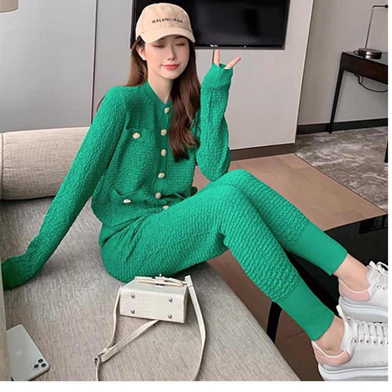 Women' Two Piece Pants Temperament Knit Suit 2021 Autumn And Winter Single-breasted Cardigan + Trousers Two-piece Fashion Clothing, The picture color
Women' Two Piece Pants Temperament Knit Suit 2021 Autumn And Winter Single-breasted Cardigan + Trousers Two-piece Fashion Clothing, The picture color